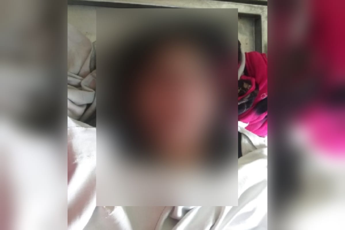 UP News: A man has attack by knife on his wife in Mawana of Meerut