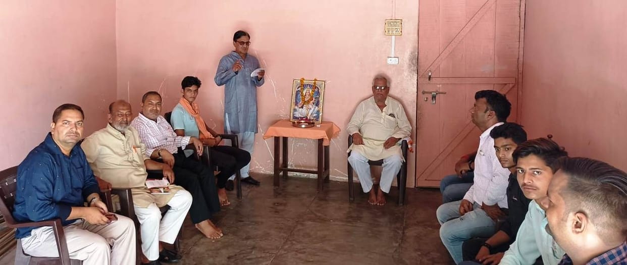 Hathras : acchi lagta jaise mathe per bindi,  Aisi pyari lage mohe hindi