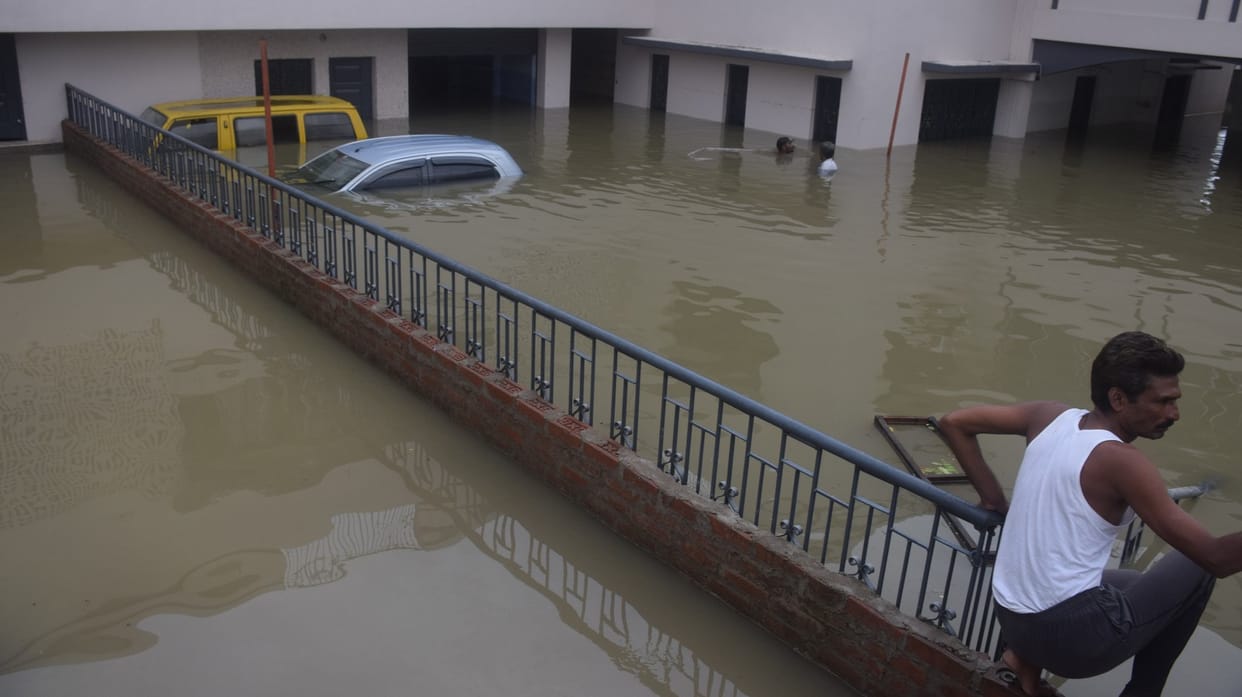 Clouds poured water, the mismanagement exposed