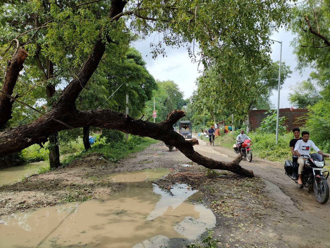 Gomti increased due to incessant rains, Namami Gange project submerged