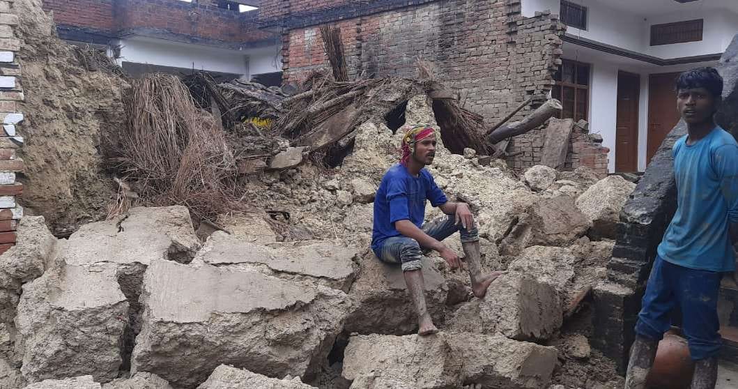 Destruction due to rain, three killed, three dozen kutcha houses collapsed