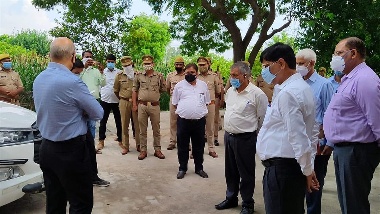 Hathras: Nodal officer worried for not showing the estimate of the funeral site