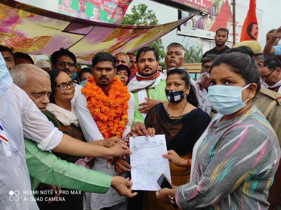 Hathras: Youth Congress State General Secretary's fast unto death ended on the fifth day