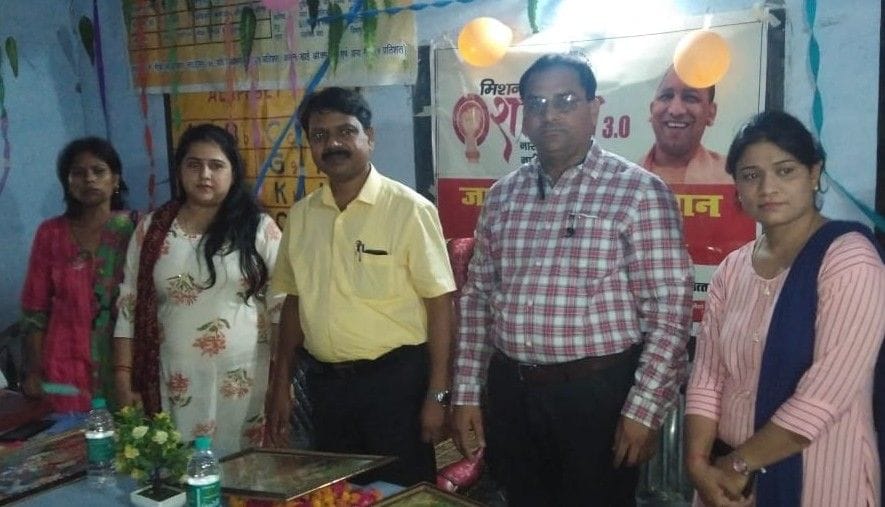 Hathras: Information given to villagers about government schemes