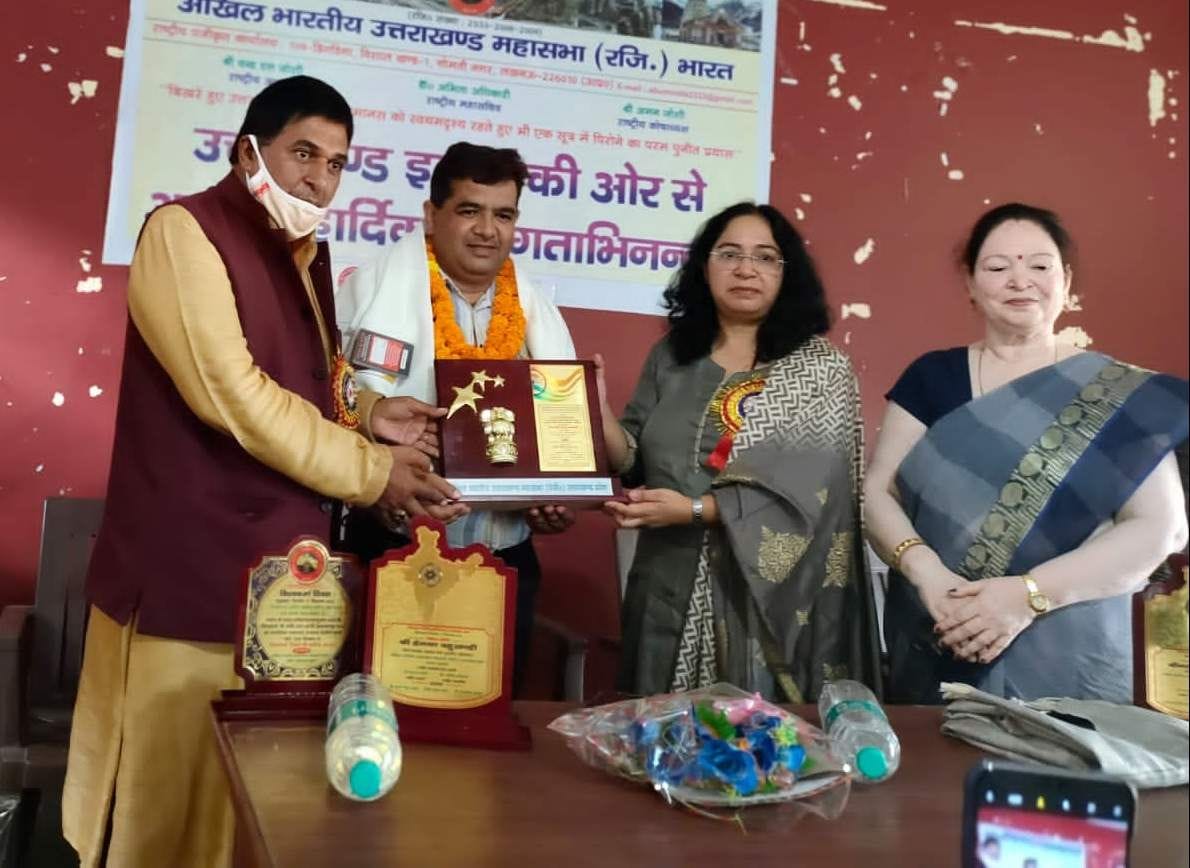 Teacher Shashi Bhushan and Sunil Prabha honored