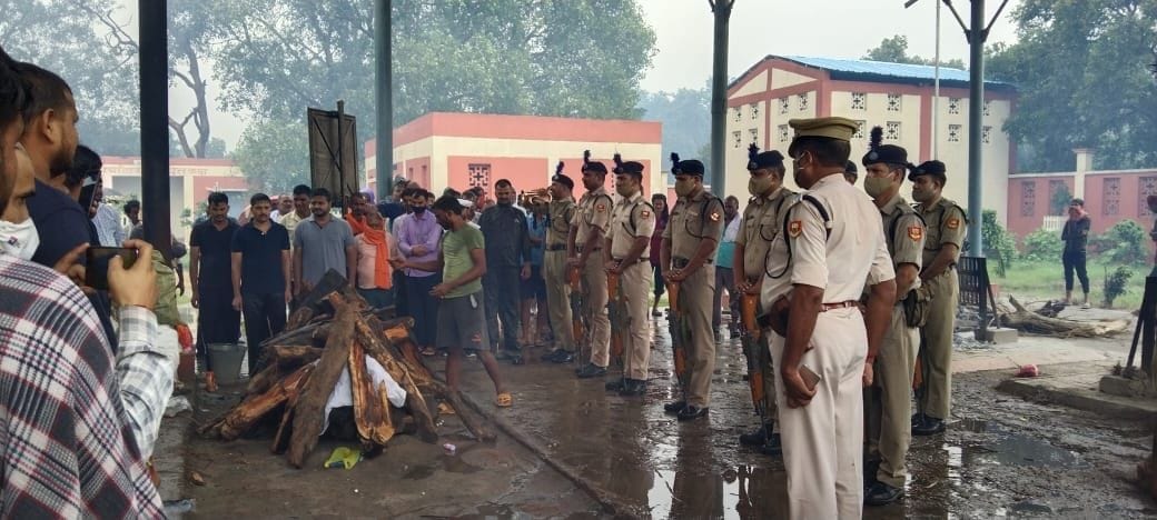 CRPF jawan cremated, son lit the fire, died of illness in Chhattisgarh