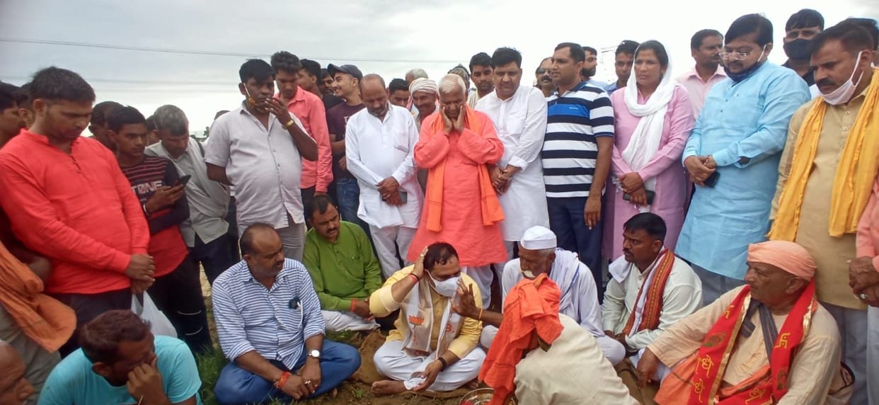 Hathras: BJP's co-organization minister laid the foundation stone of the cremation ground