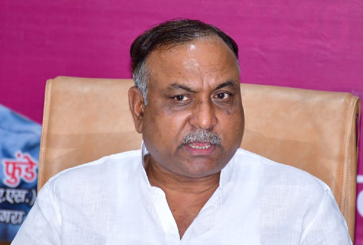 No Development Work In Rural Area Of Nagar Nigam Agra Broken Roads