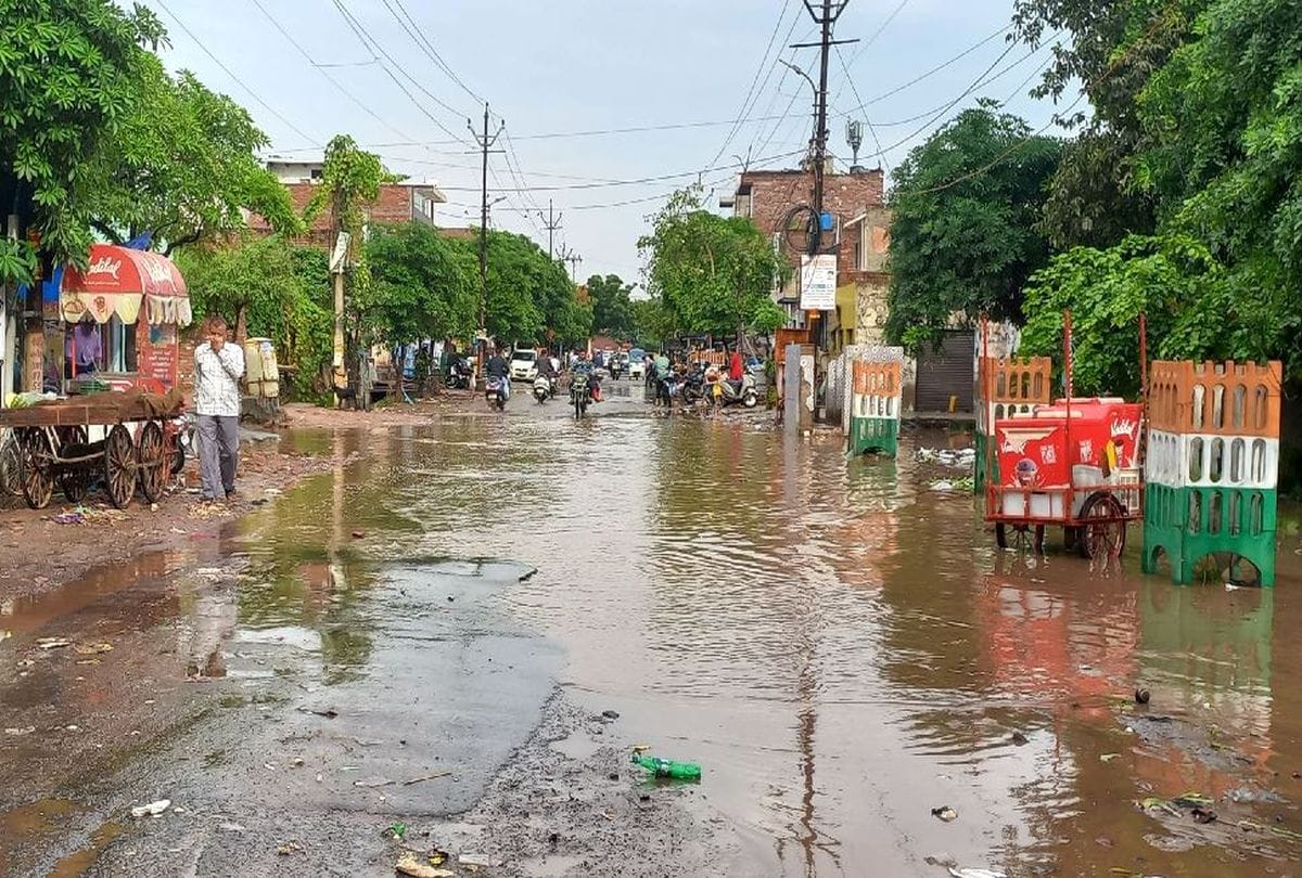 highway wall collapse and water logging on roads due to rain in agra
