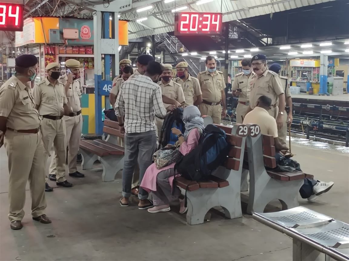 Alert at Cantonment station due to the arrest of terrorists running in Punjab 40 GRP and RPF employees searched trains