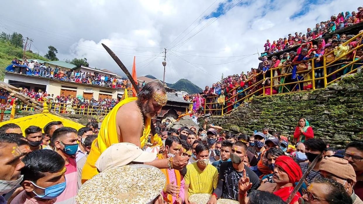 Lord Baman gave darshan to the devotees