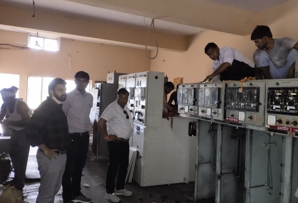 Hathras: Electricity crisis in many areas of the city