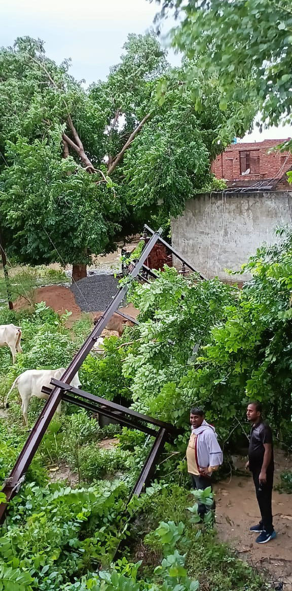 Lights of 150 villages went off due to rain