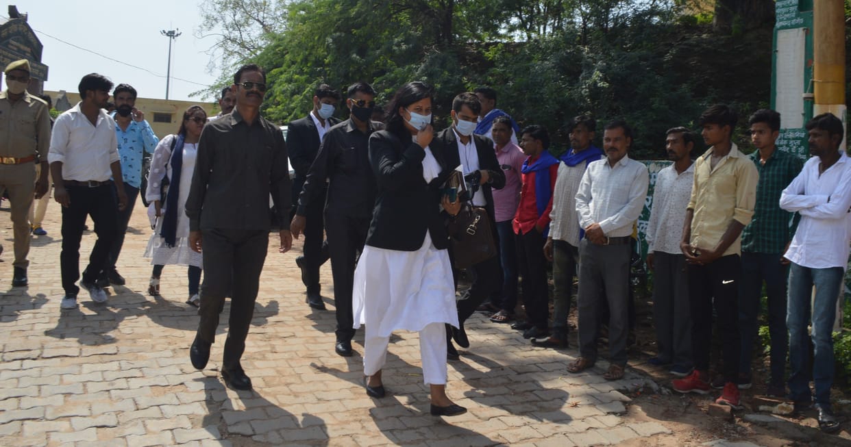 Hathras : Famous daughter case : testimony of daughter's brother