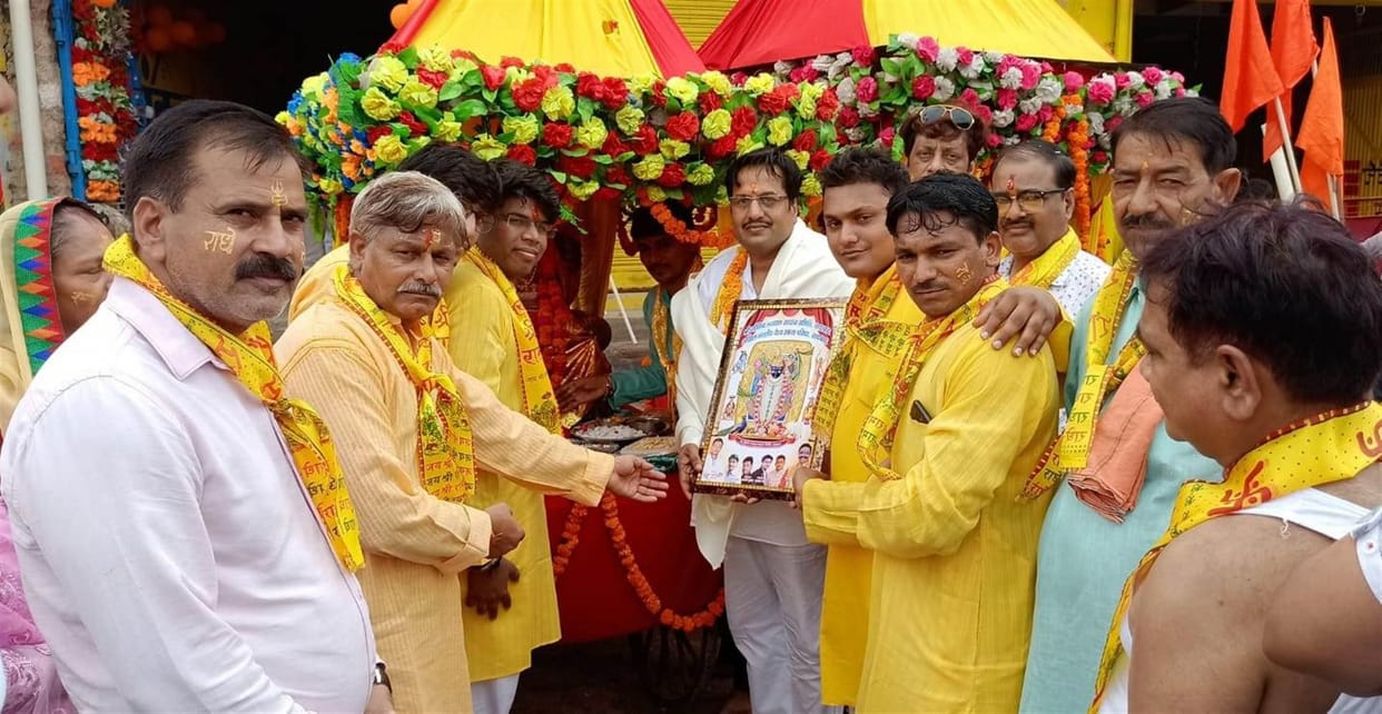 Hathras: Devotees gathered for the darshan of Govind Bhagwan and Akrur Ji Maharaj
