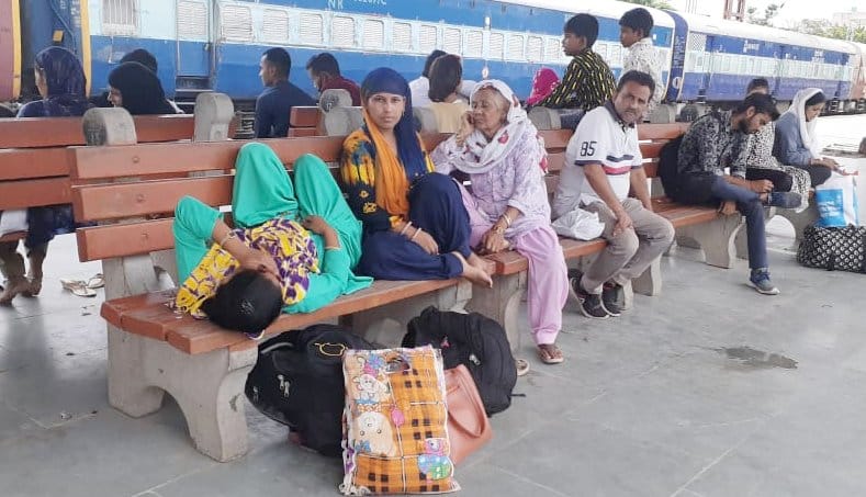 Train arrived late by two and a half hours, passengers upset