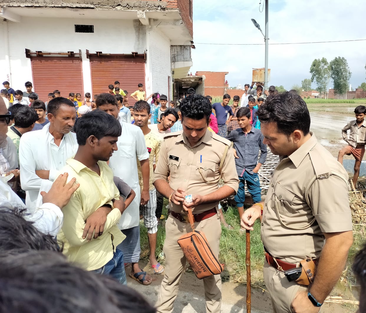 Lakhs stolen from farmer's house amid rain