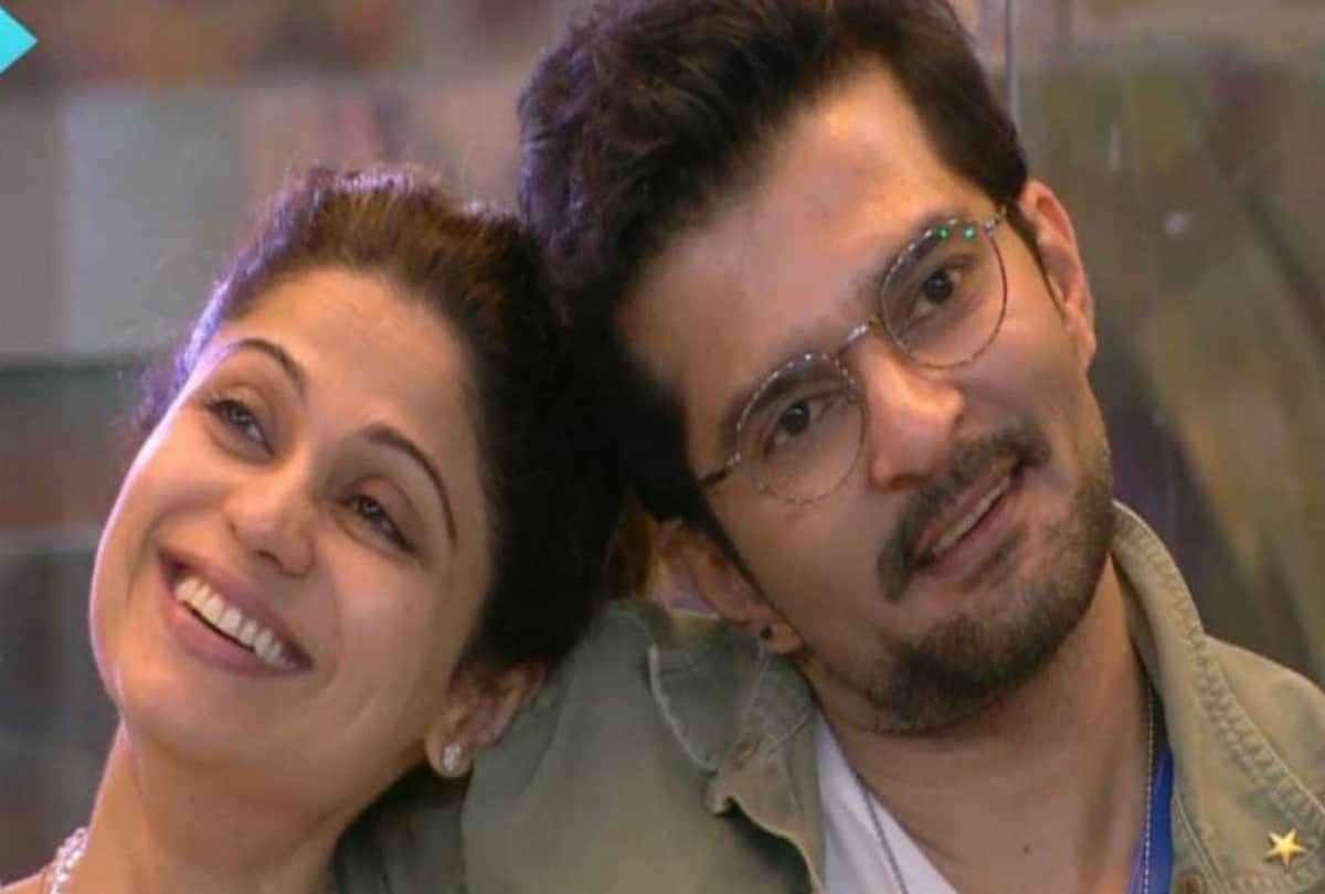 Bigg Boss Ott Couple shamita shetty and raqesh bapat confirm their relationship hold each other hands
