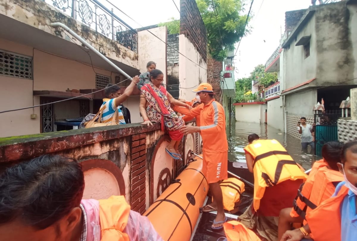 NDRF rescued 34 people in Gorakhpur after water logging