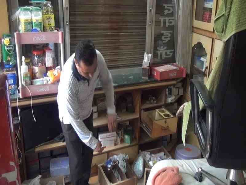 Two lakh 80 thousand rupees stolen by breaking the locks of nine shops