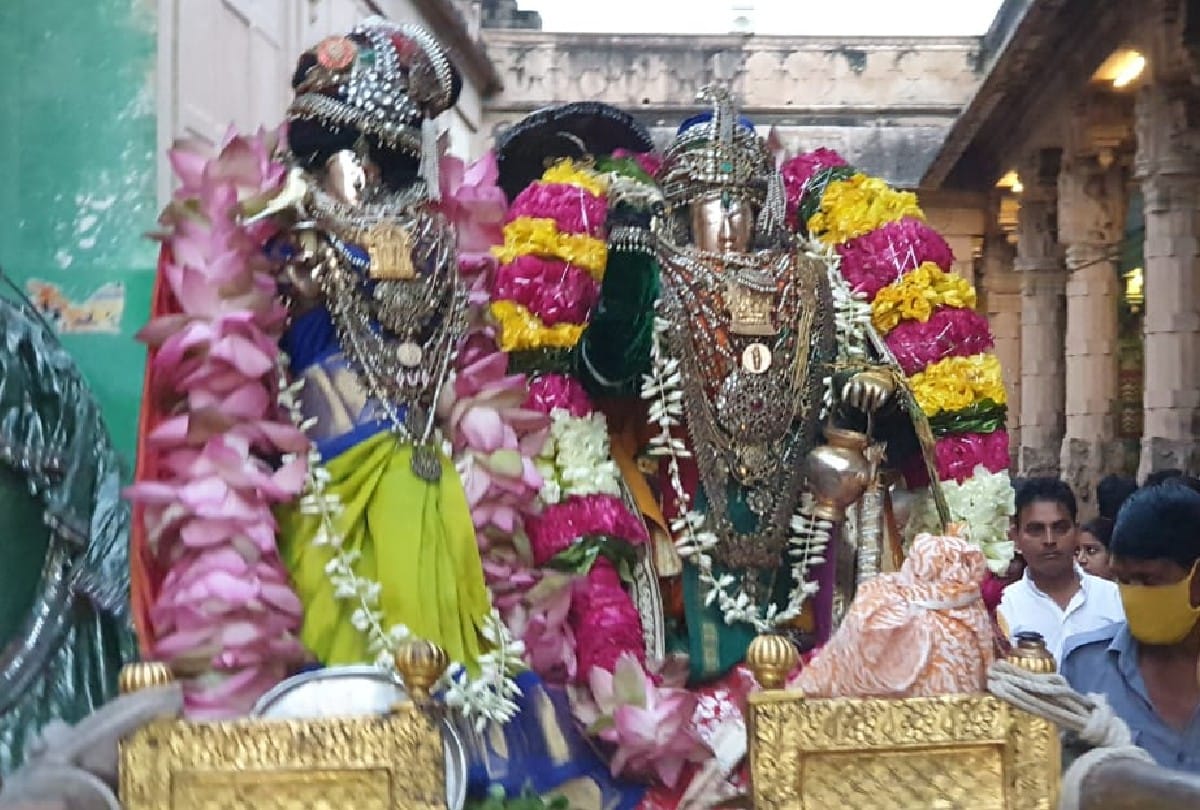bhagwan ranganath boating in shri rangnath temple vrindavan in mathura