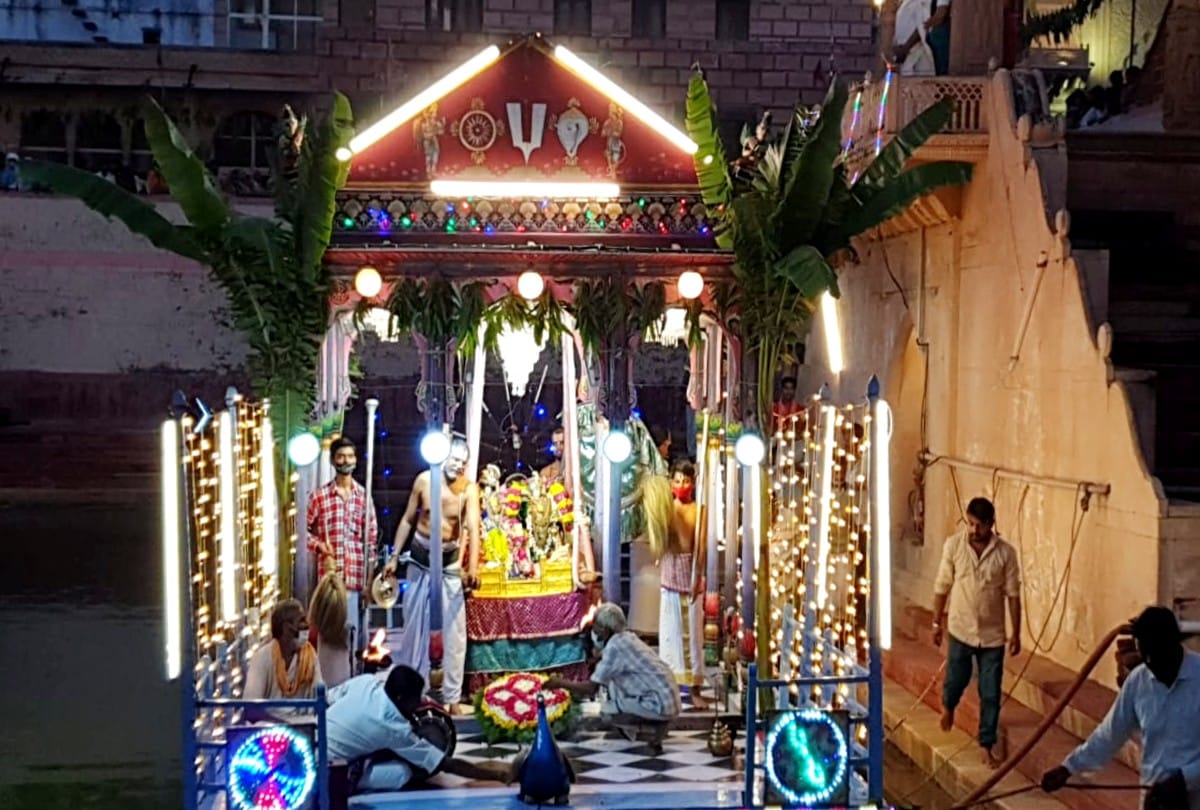 bhagwan ranganath boating in shri rangnath temple vrindavan in mathura