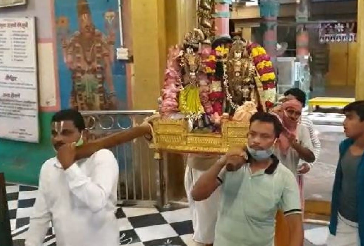 bhagwan ranganath boating in shri rangnath temple vrindavan in mathura