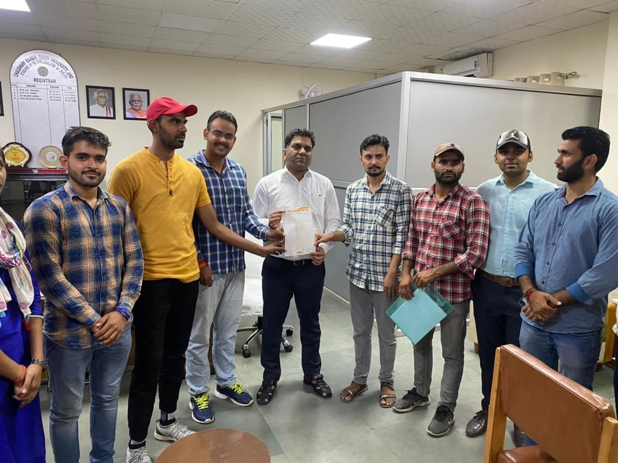 ABVP submitted a memorandum to the registrar regarding the problems faced by the students of B.Ed.