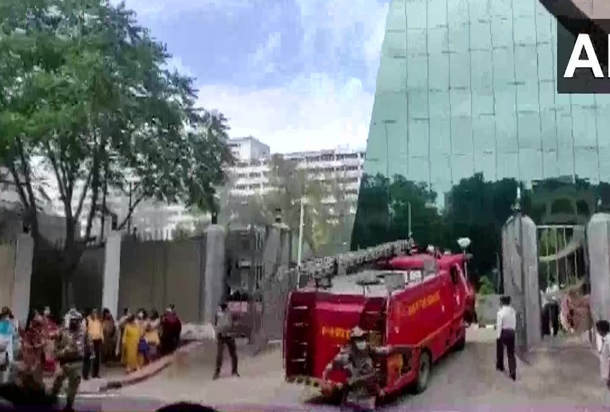 Delhi fire breaks out in cbi building situated at cgo complex lodhi road many fire tenders at spot