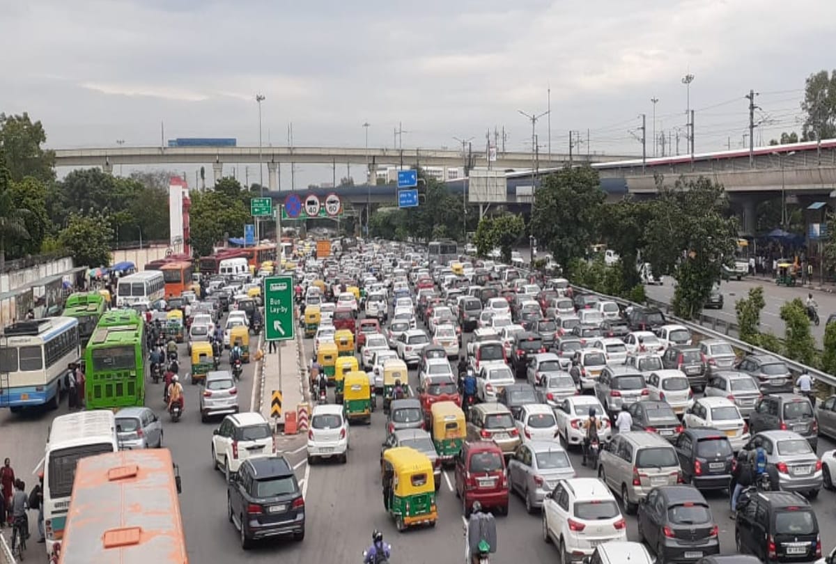 Delhi Road Crash Report: Ignored traffic rules, more than a third of wrong parking cases