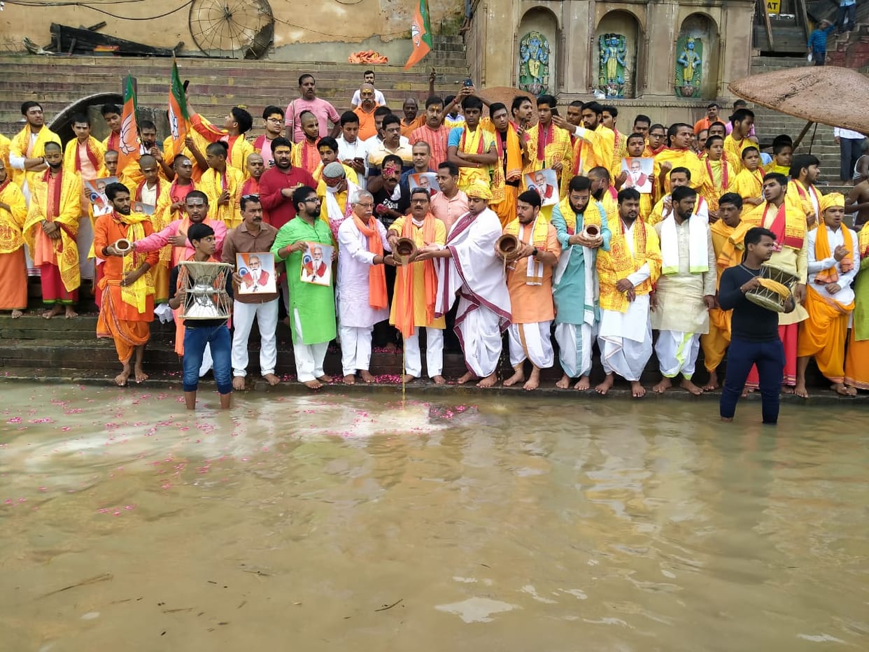 Pm modi birthday celebration in Prime Minister narendra modi constituency varanasi 71 batik performed ganga worship ceremony