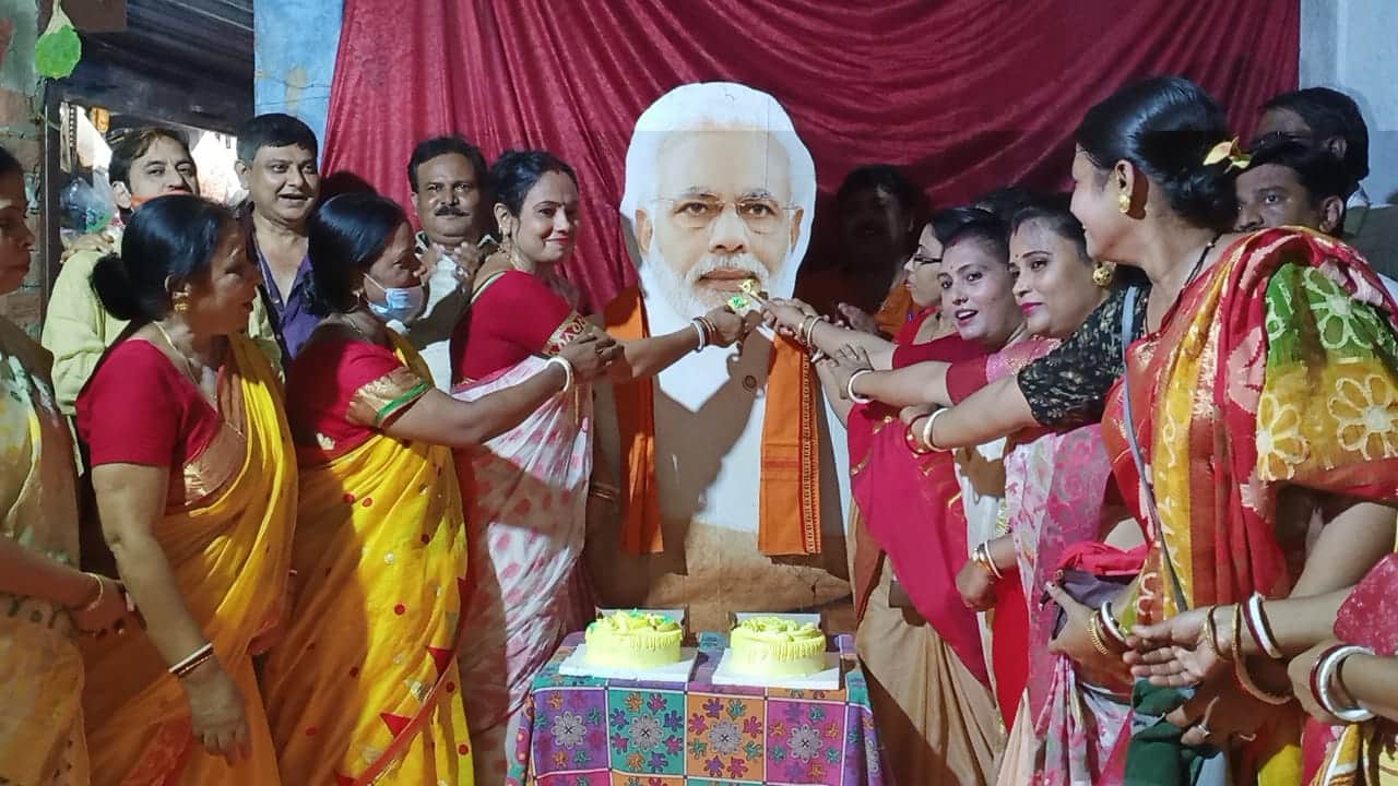PM Modis 71st birthday This is how the Prime Minister birthday was celebrated in Kashi