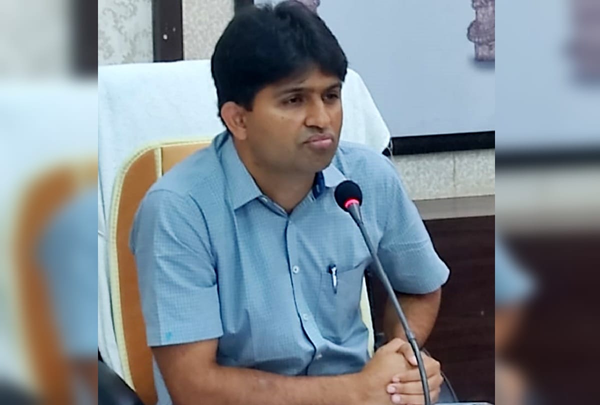For preparations for assembly elections DM distributed workload to different officers