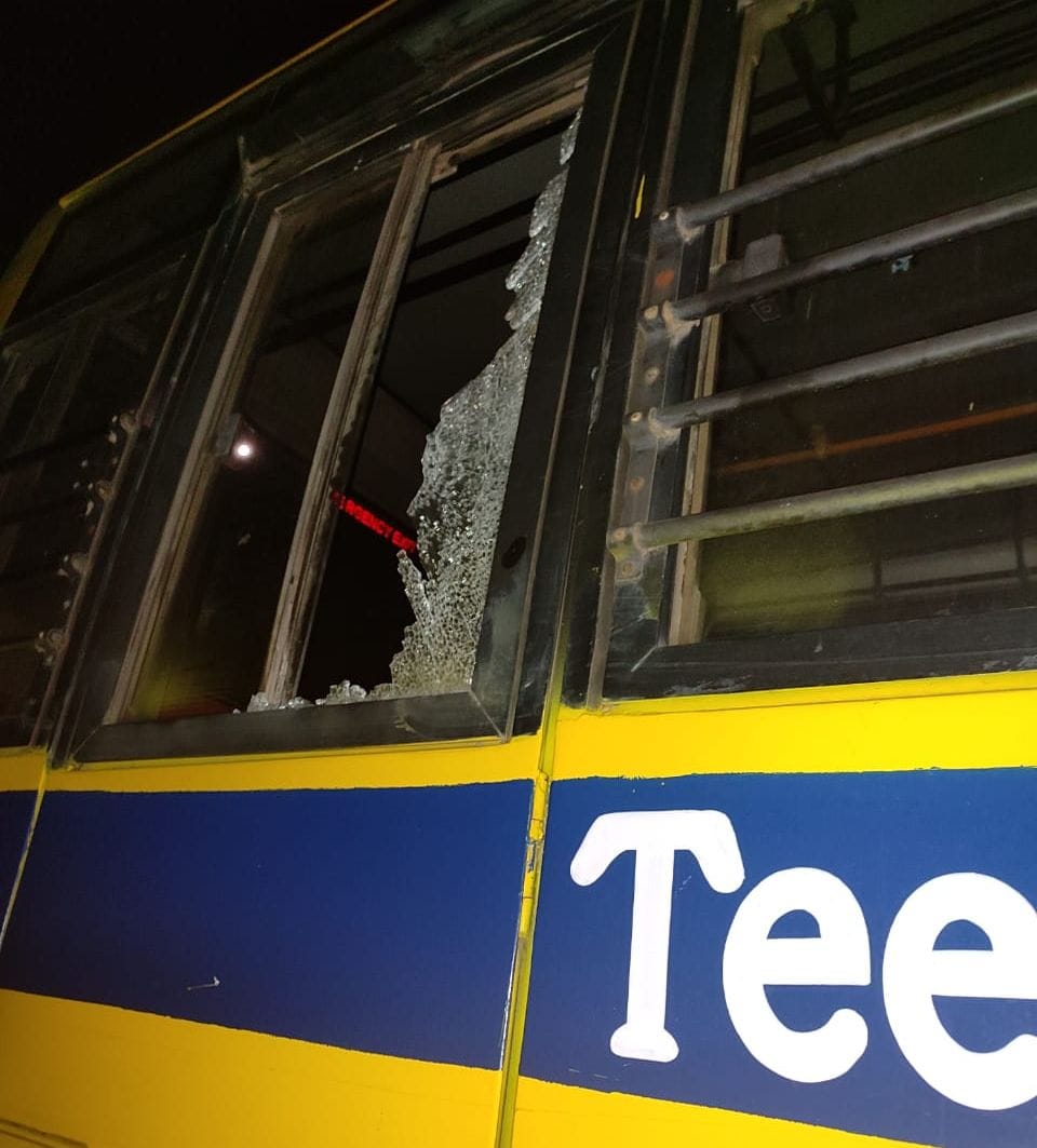 Stones pelted on TMU bus for protesting against tightening of remarks on girl students, six students injured