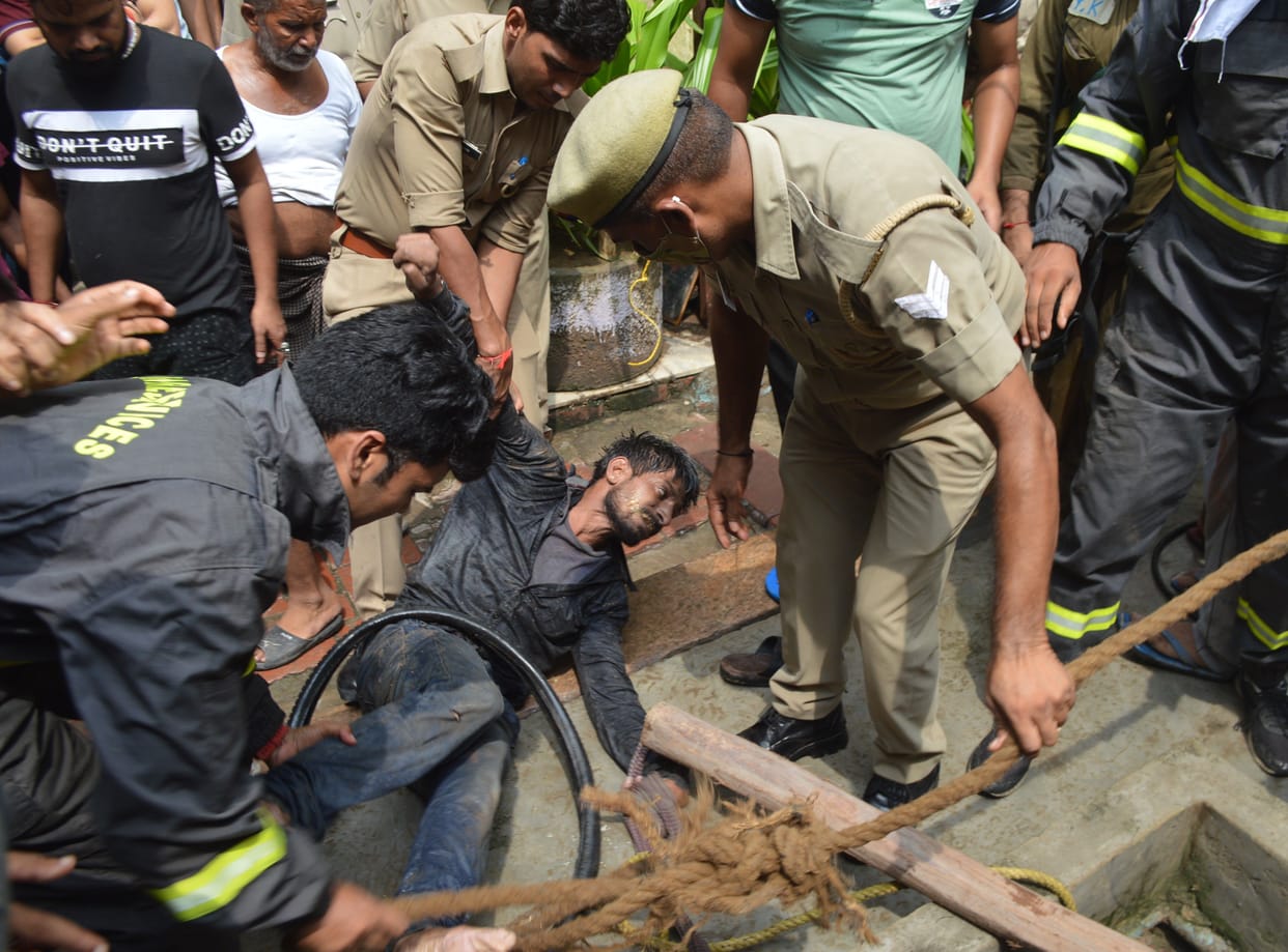 Hathras: Firefighters rescued a young man who fell in the well