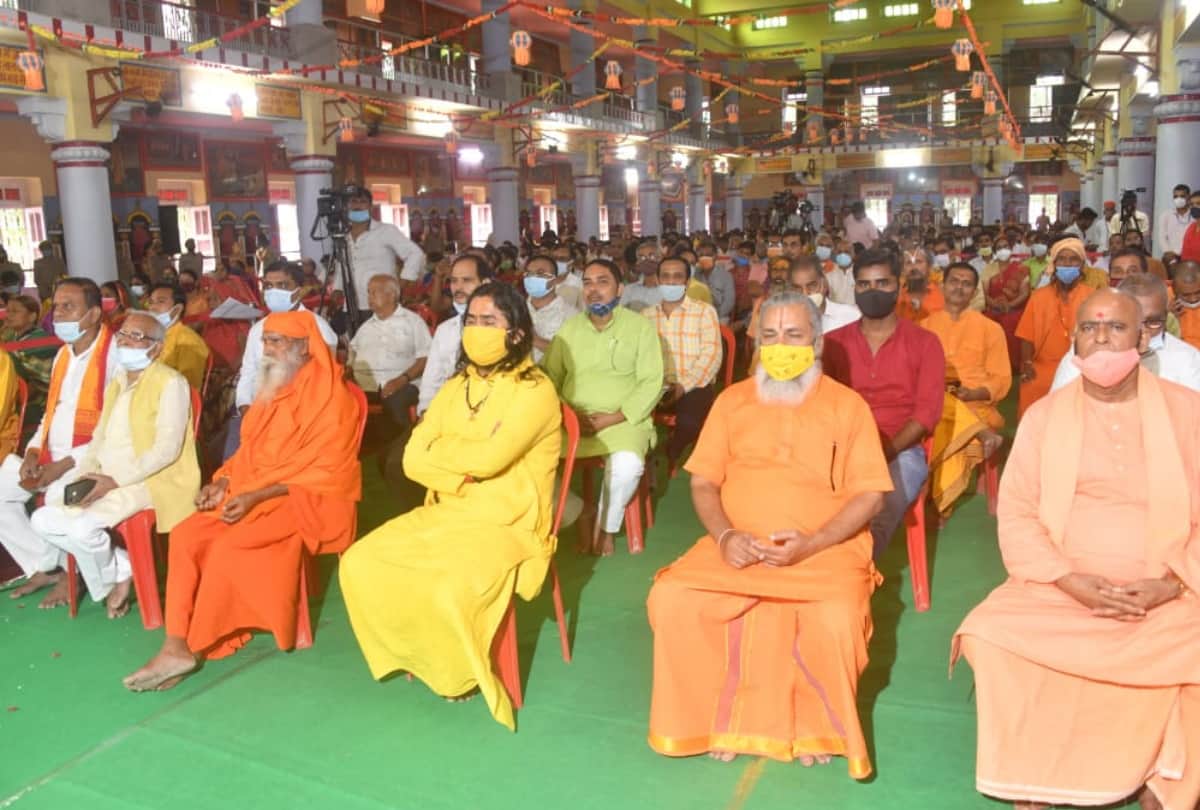 Weekly tribute ceremony organized on death anniversary of Mahant Digvijaynath and Brahmalin Mahant Avadyanath