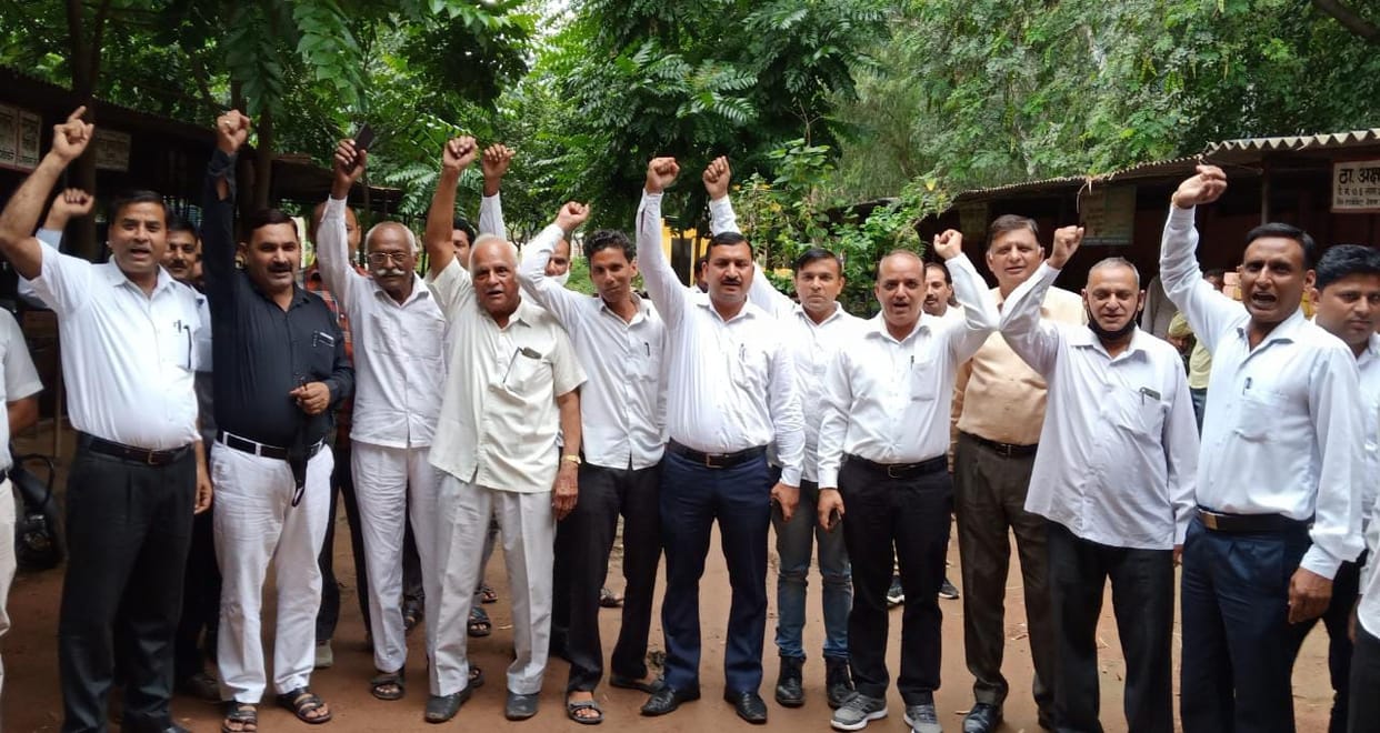 Slogans against SDM, registry office closed