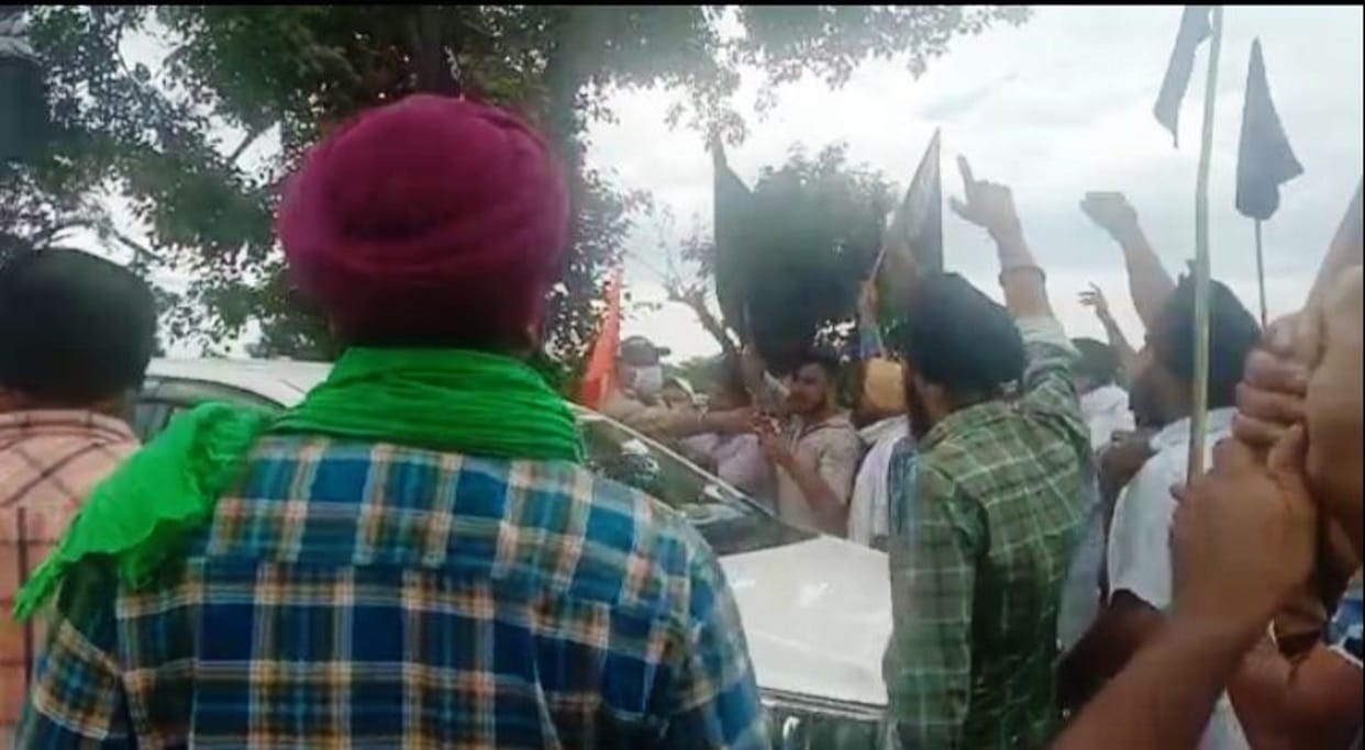 uttarakhand news: Farmers protest against cabinet minister Banshidhar Bhagat, minister surrounded for 15 minutes