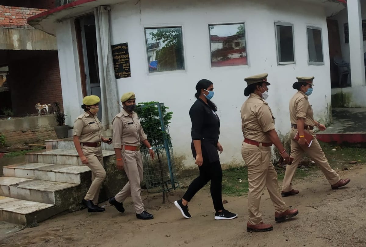 Greater Noida girl kidnapping case girl went gonda for boyfriend then family create false kidnapping case to secure family honour