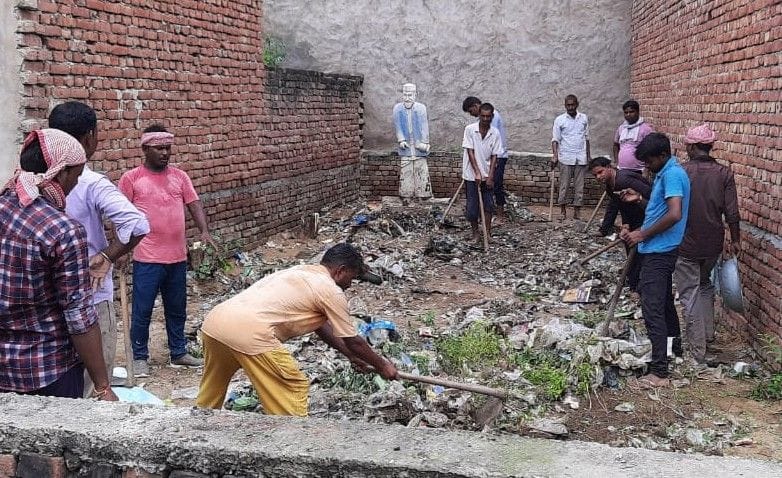 Hathras: Nagar Panchayat got Raja Mahendra Pratap Park cleaned