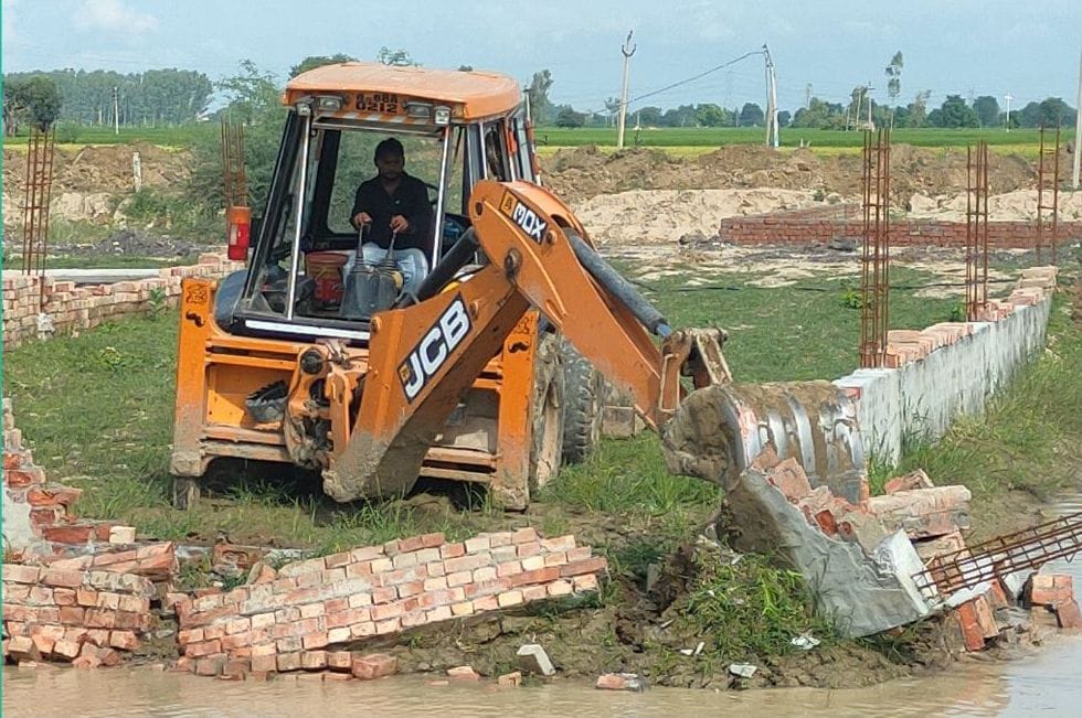 Illegal colonies demolished by JCB