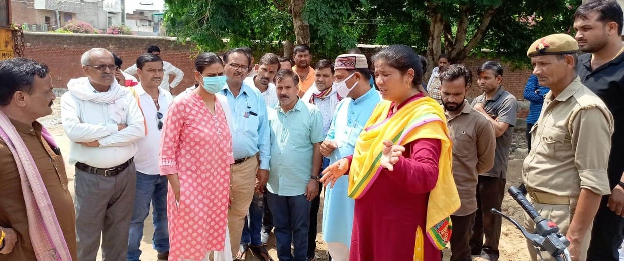 Hathras: Illegal construction demolished after complaints from BJP workers