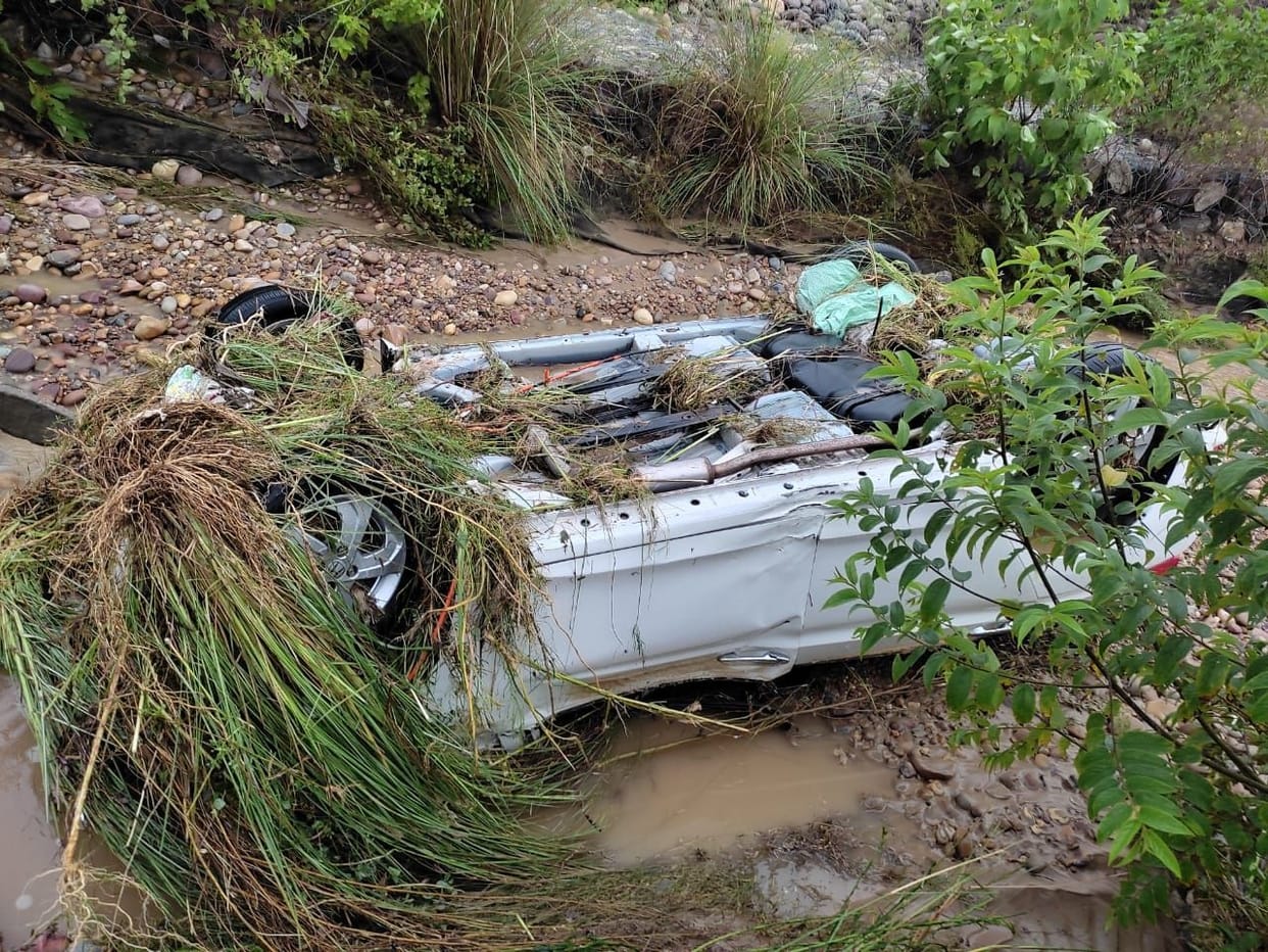 Car stuck in khadd in una, gagret, marwadi