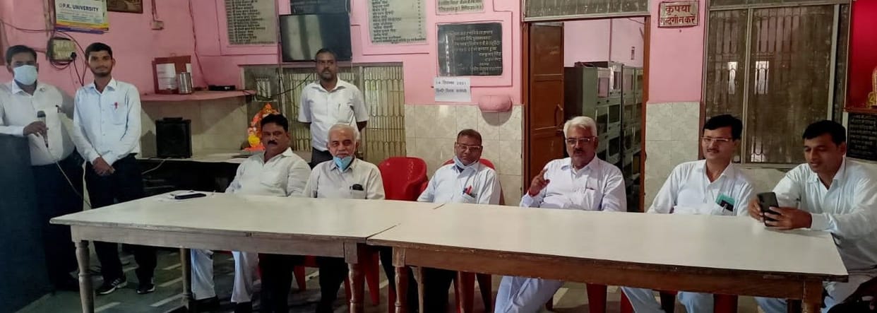 Hathras : We should be proud to use Hindi