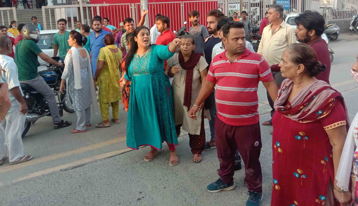 Woman dies due to deteriorating condition after delivery, family jammed