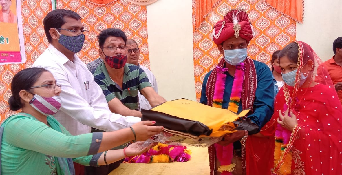 20 couples got married