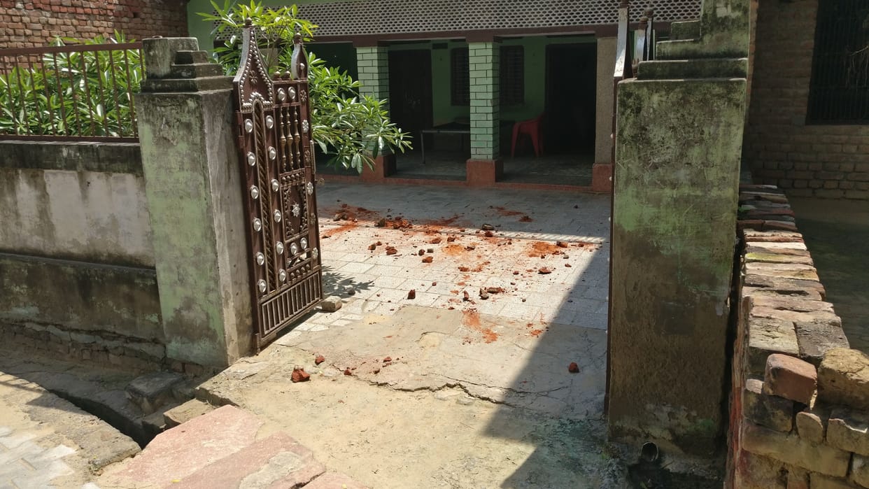 Hathras: Bricks thrown in the house, children and wife beaten up after complaining of assault