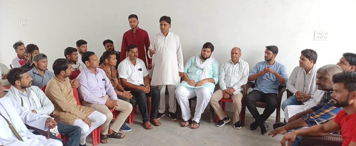 Hathras: Along with the land, activists are also active on social media
