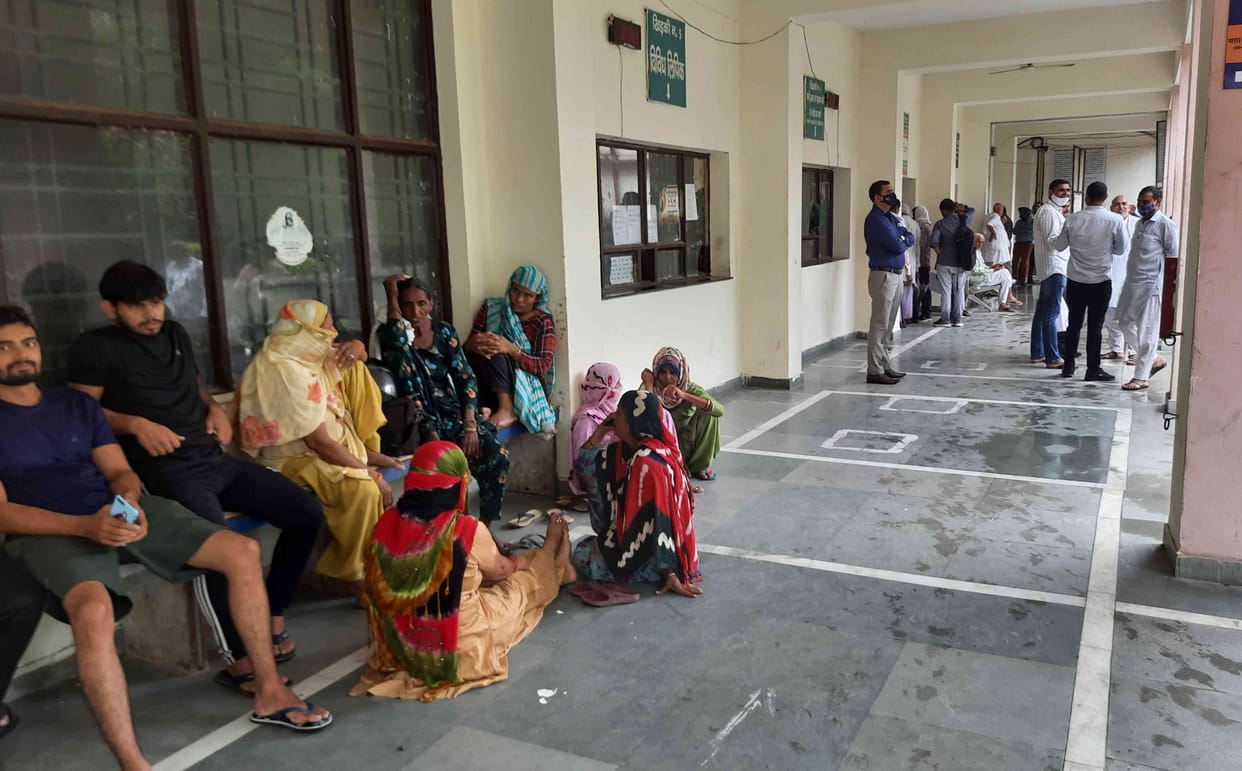 Power failure due to strong wind, people kept wandering due to stoppage of work