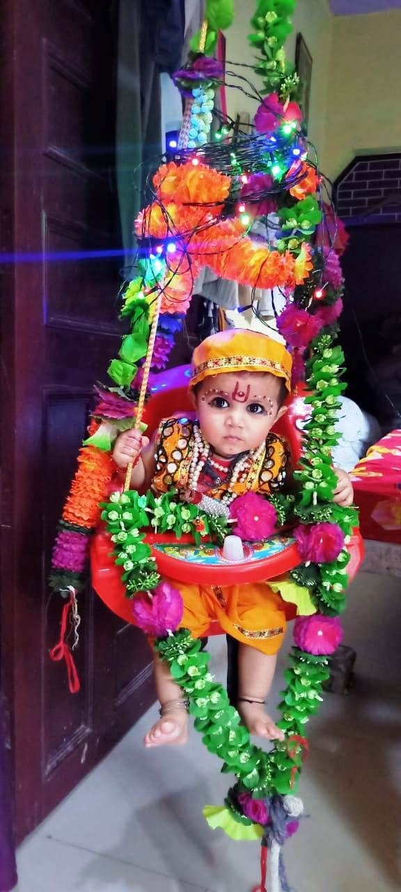 Hathras: At 12 o'clock in the night, the atmosphere resonated with the sound of bell, alligator and conch